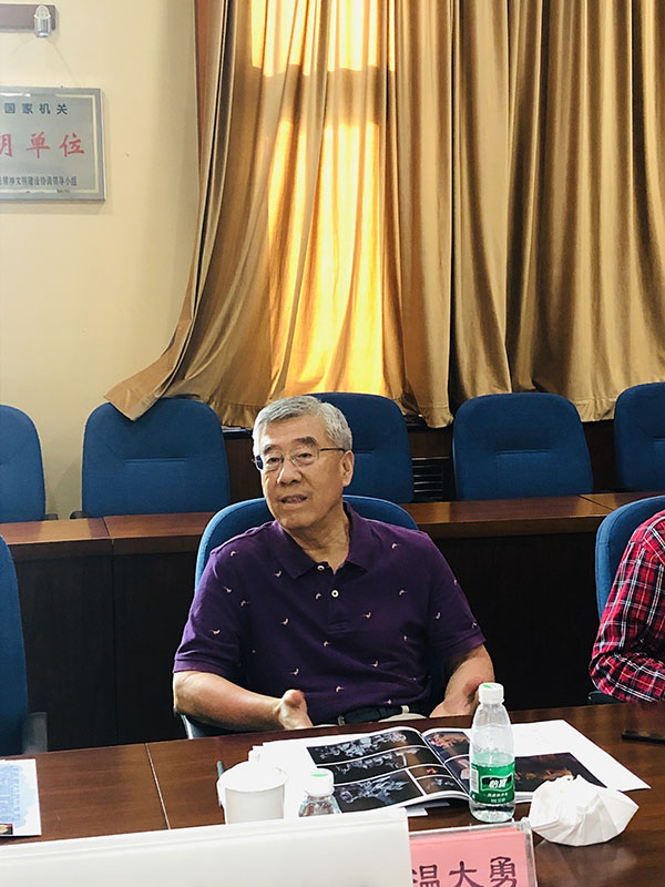 《剧本》原主编、戏剧评论家 温大勇.jpg